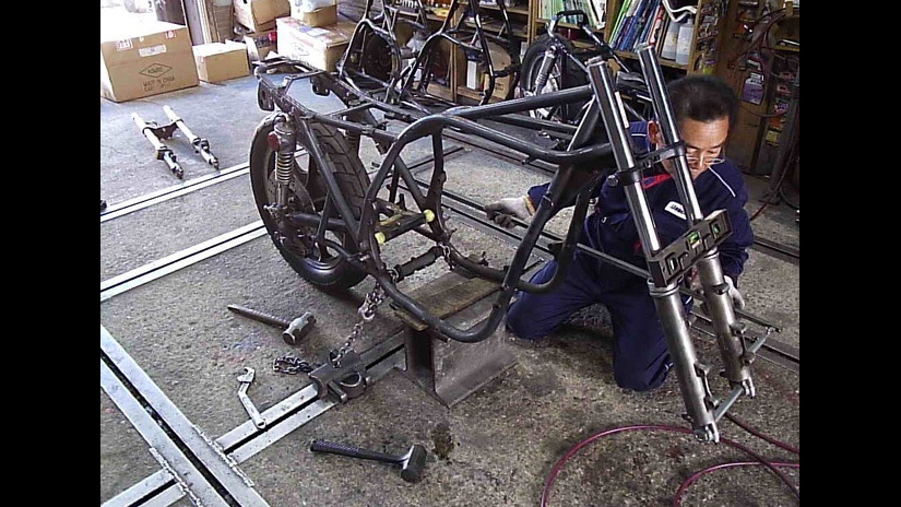 バイクのフレーム修正写真