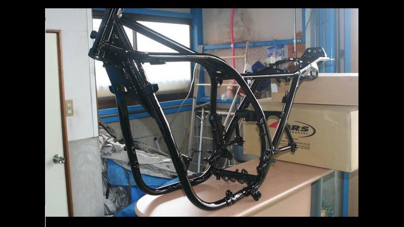 バイクフレームの塗装加工写真